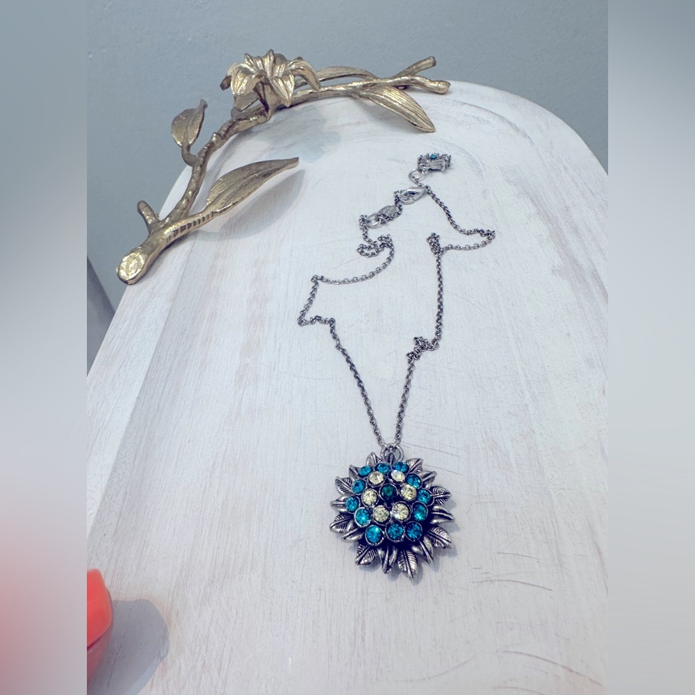Liz Paiacios San Francisco Crystal Flower Necklace Double Sided Season Whispers